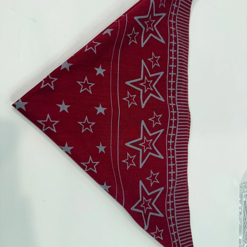 ⭐ Preloved Red Star Print Cotton Bandana – Classic Americana Charm ⭐